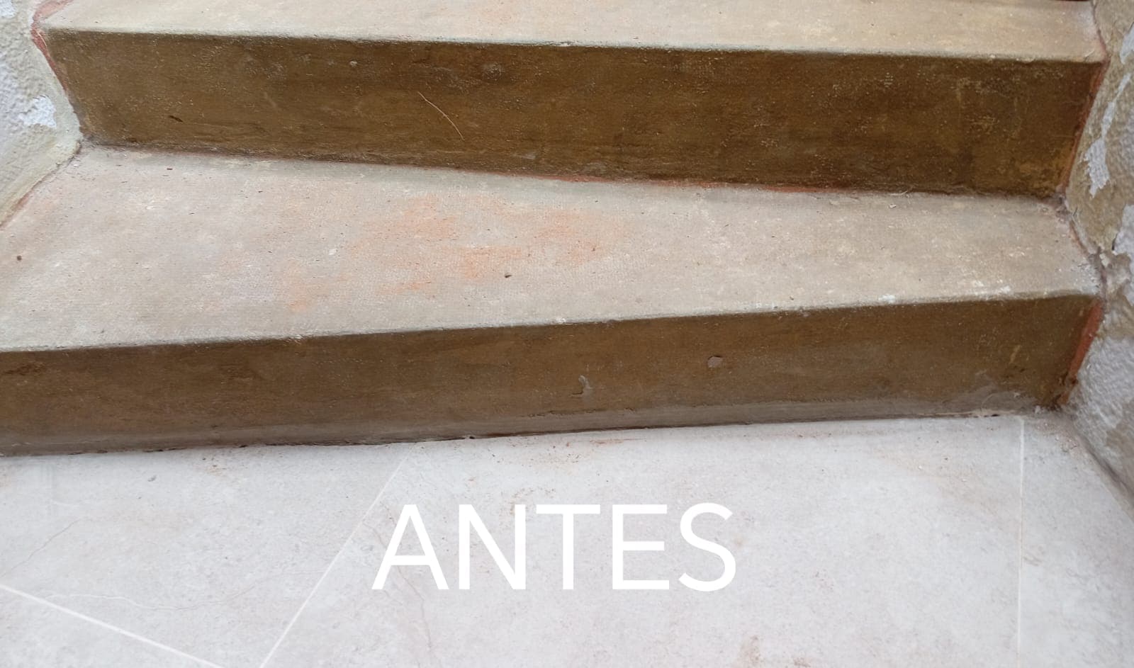 Escalón de concreto sin madera — antes de la instalación