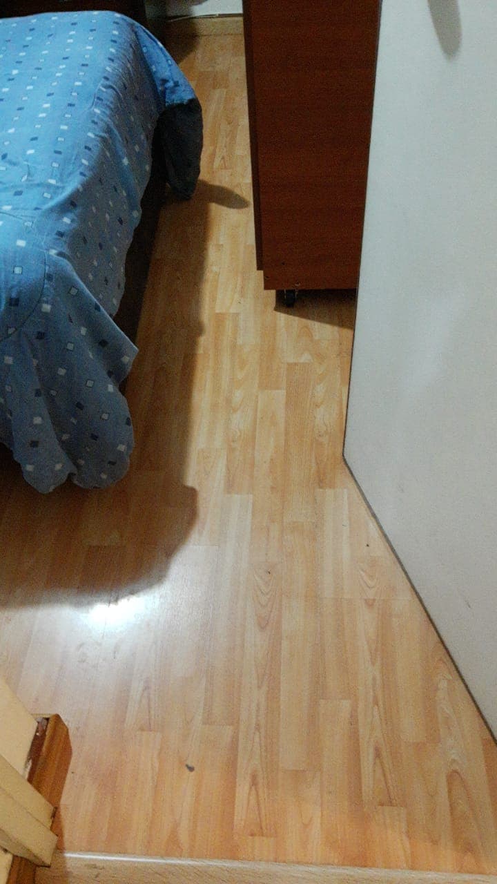 Piso laminado instalado en dormitorio