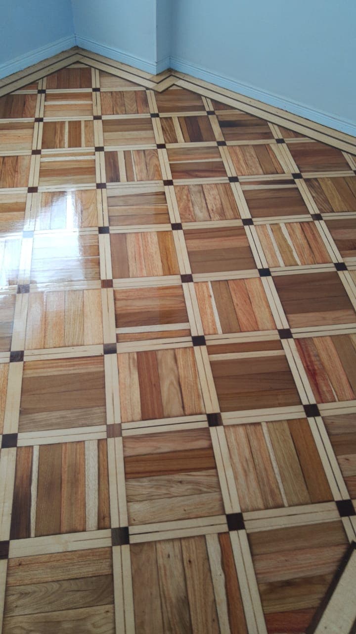 Piso parquet geométrico en espiga — Pisos ATM Colombia