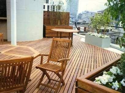Sendero deck en jardín exterior