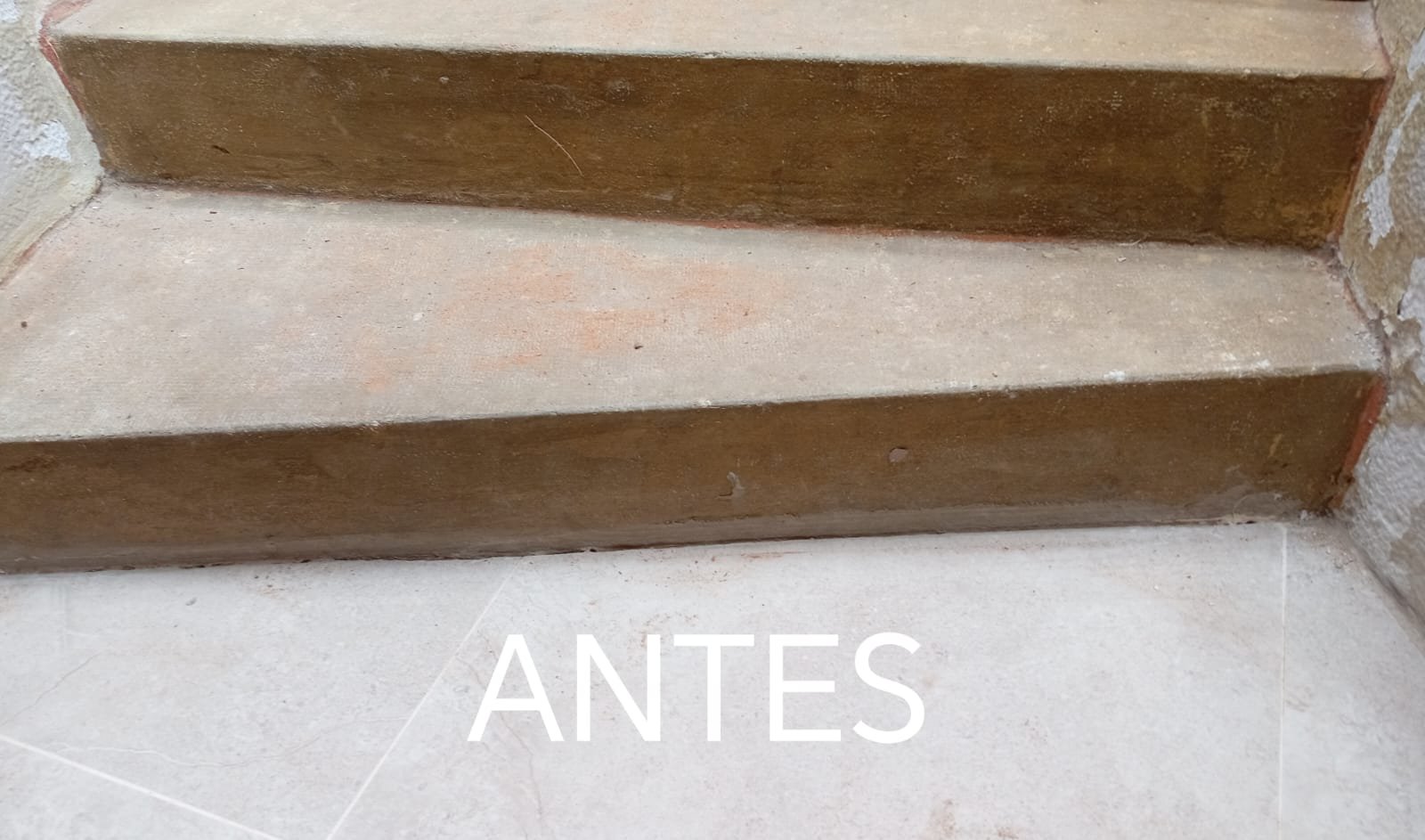 Escalón de concreto sin madera — antes de la instalación