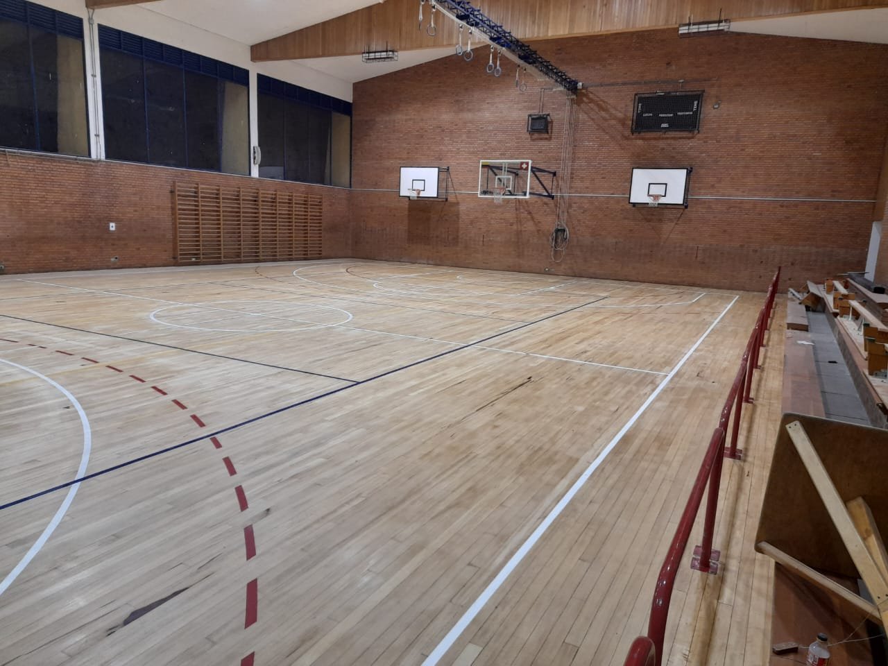 Cancha deportiva en madera — Pisos ATM